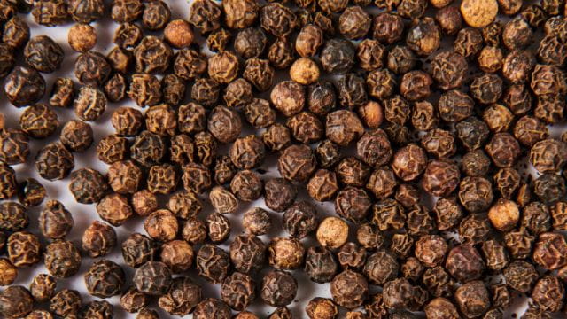 black_peppercorns_640_360