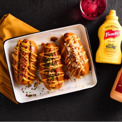 shot_02_chilli_dog_mayo_mustard_bottle_crispy_onions_472
