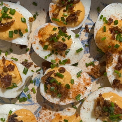 mfo23443___dj_bbq___devilled_eggs_with_crispy_chicken_skin_thumb